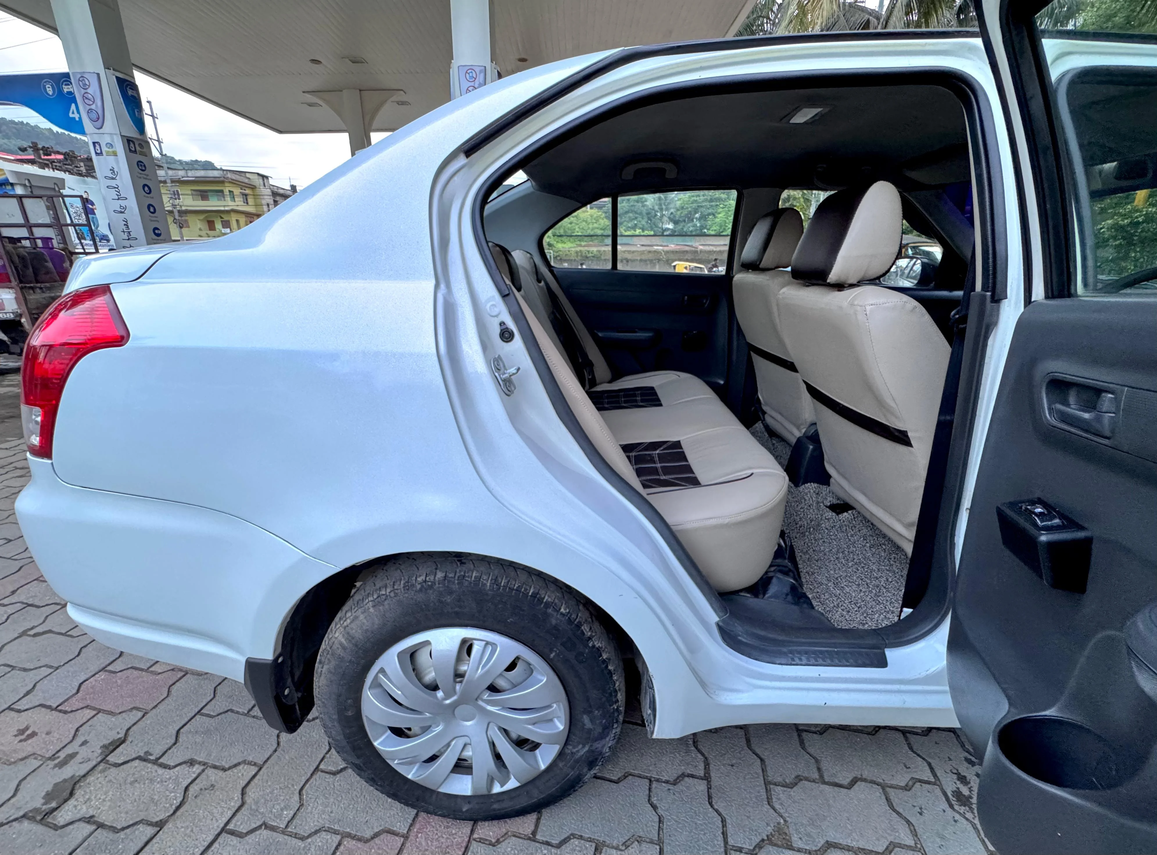 Maruti Suzuki Dezire - Thumbnail 5